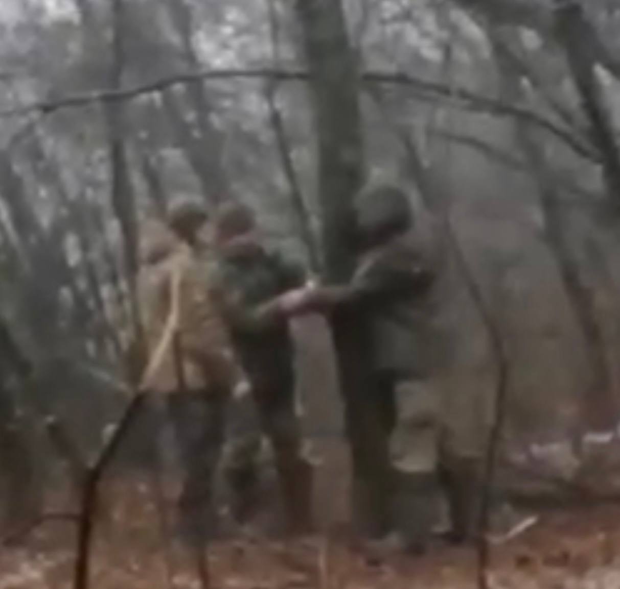 Российского военного Кискорова, отказавшегося воевать в Украине, привязывали к дереву и пытали