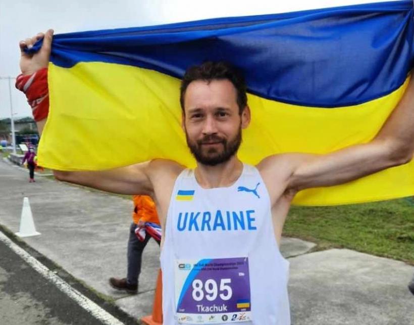 Украинский военнослужащий Андрей Ткачук получил бронзу на чемпионате мира по суточному бегу