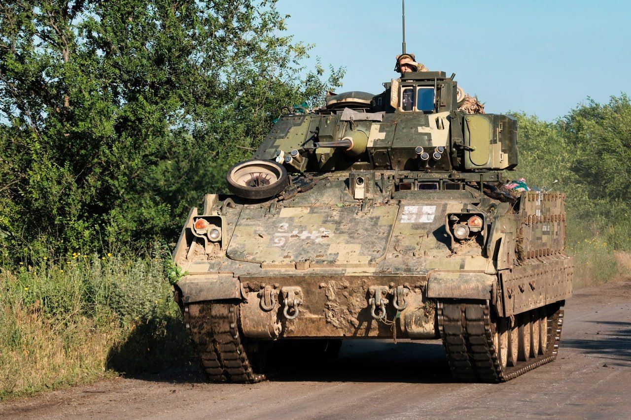 Видео дуэли Bradley ВСУ против Т-90: БМП отбила башню российскому танку до "головокружения"