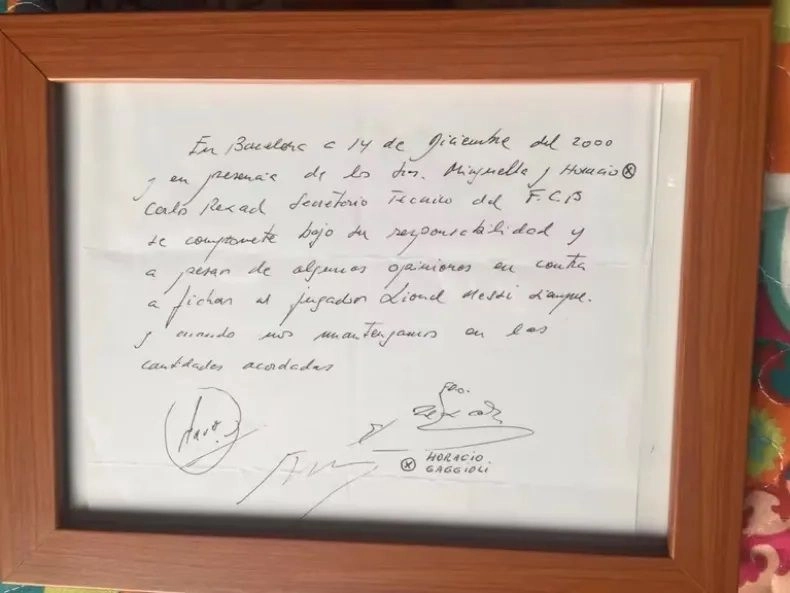 Первый контракт Месси с "Барселоной", подписанный на салфетке, будет продан на аукционе