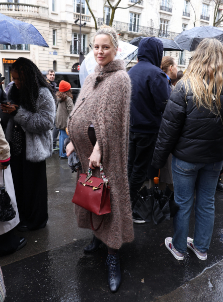 Дочь и бывшая жена Касселя не отходили друг от друга, Шарапова попала под дождь на подиуме: Неделя моды в Париже