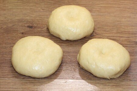 Сдобный пасхальный хлеб с тремя начинками