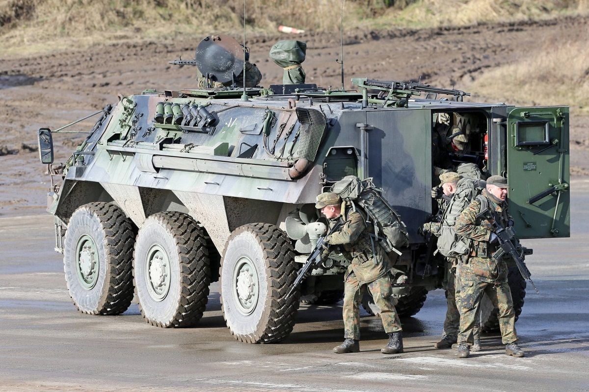 В Бундестаге призвали передать Украине БТРы Fuchs и разрешить бить по всей территории РФ