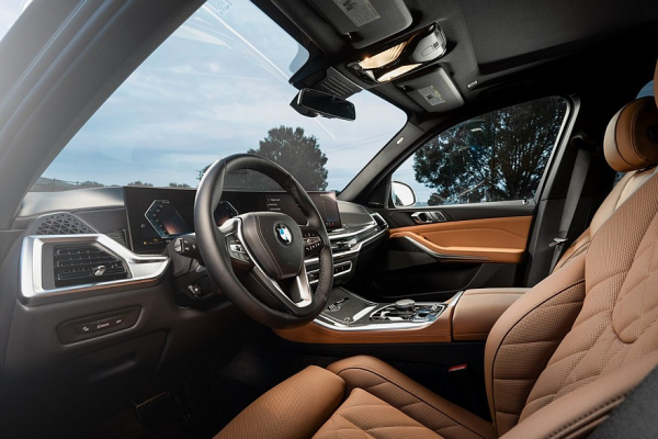 BMW X5 празднует 25-летие спецверсией Silver Anniversary: с упором и на бездорожье, и на спорт