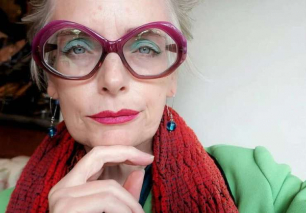 Очки для дам элегантного возраста 50+: как подобрать цвет, форму и стиль