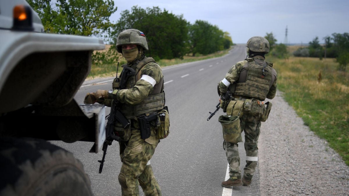 ​Мертвая пехота РФ усеяла дорогу и поля: эксперты озвучили причину провала атак армии Путина на Донбассе