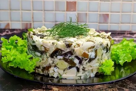 Салат с морской капустой и яйцом