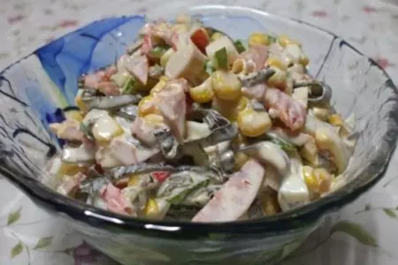 Салат с морской капустой и яйцом