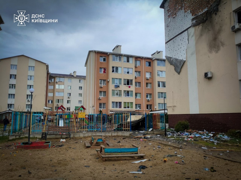 Прилет в Обухове, уничтоженная ветклиника, люди под завалами: какие последствия атаки РФ