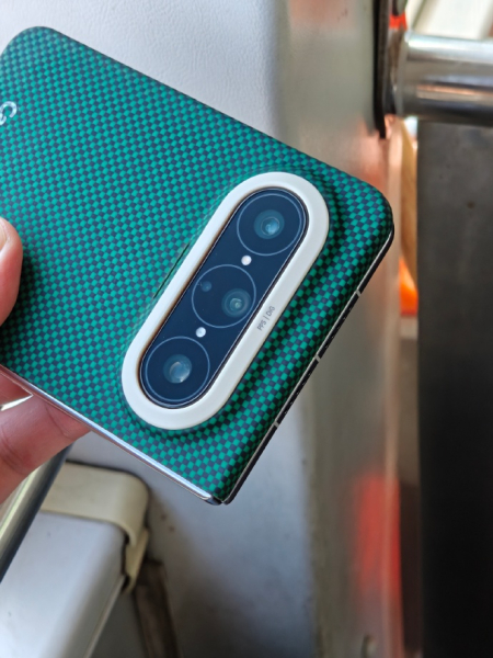 200 Мп камера и новый формат экрана: Xiaomi готовит конкурента iPhone Fold и Galaxy Z Fold 8