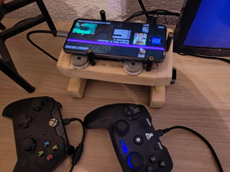 Из Google Pixel 8 сделали игровую приставку: что может ретро-консоль