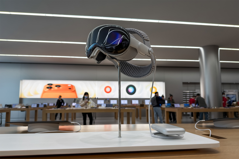Конец эпохи Vision Pro: Apple останавливает разработку гарнитуры после провала M5