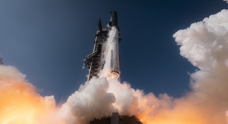 SpaceX впервые запустила самую большую ракету в мире Starship V3: как прошел дебютный тест