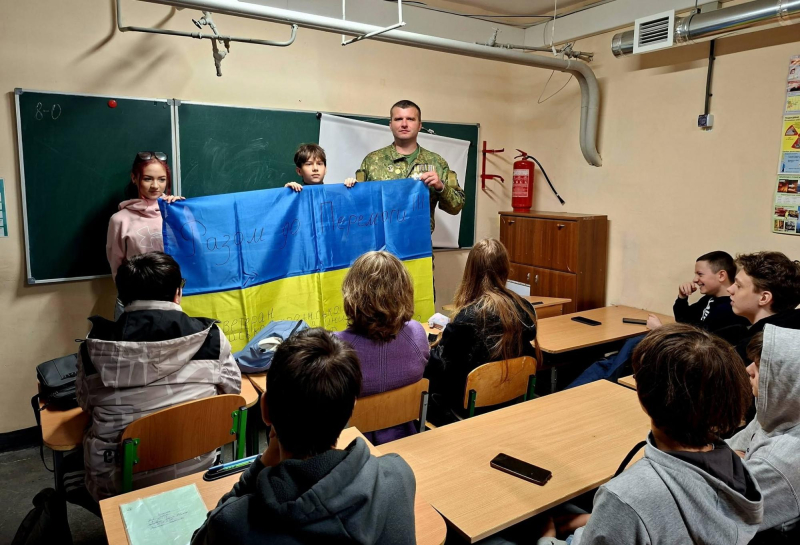 "Дайте оружие, пойду добровольцем". Как ветеран победил рак и рассказывает детям о войне