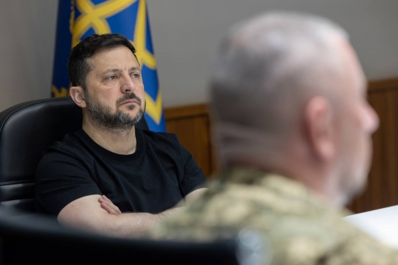 Зеленский собрал на совещание генералов: все детали разговора