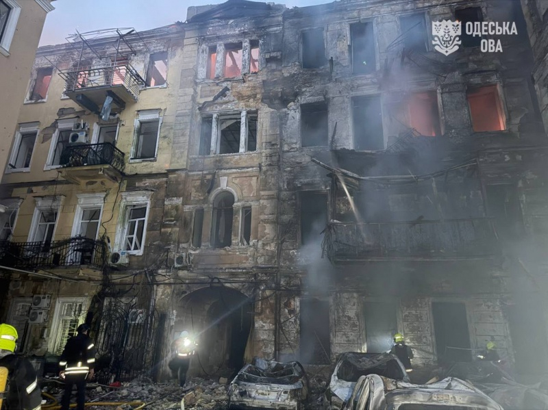 Одесса без света, в Харькове "прилет" в дом, а в Павлограде - в ТЦ: все последствия атак РФ