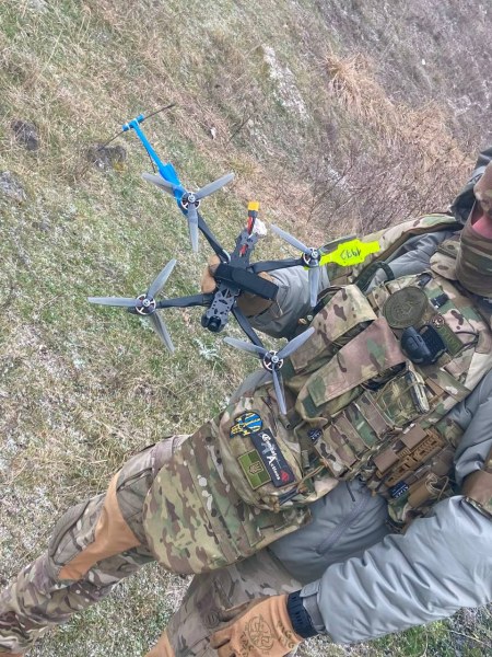 "Восемь человек могут "минуснуть" три роты". Командир FPV-экипажа о силе дронов на фронте