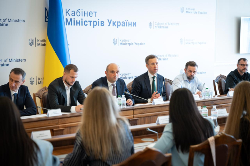 Громоотвод для Зеленского. Что сделал Корецкий за 100 дней в Кабмине и кто им недоволен